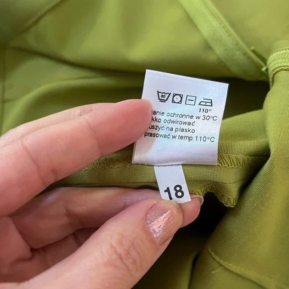 Wolf & Badger AGGI Short City Shorts in Green S NWOT - Picture 8 of 11